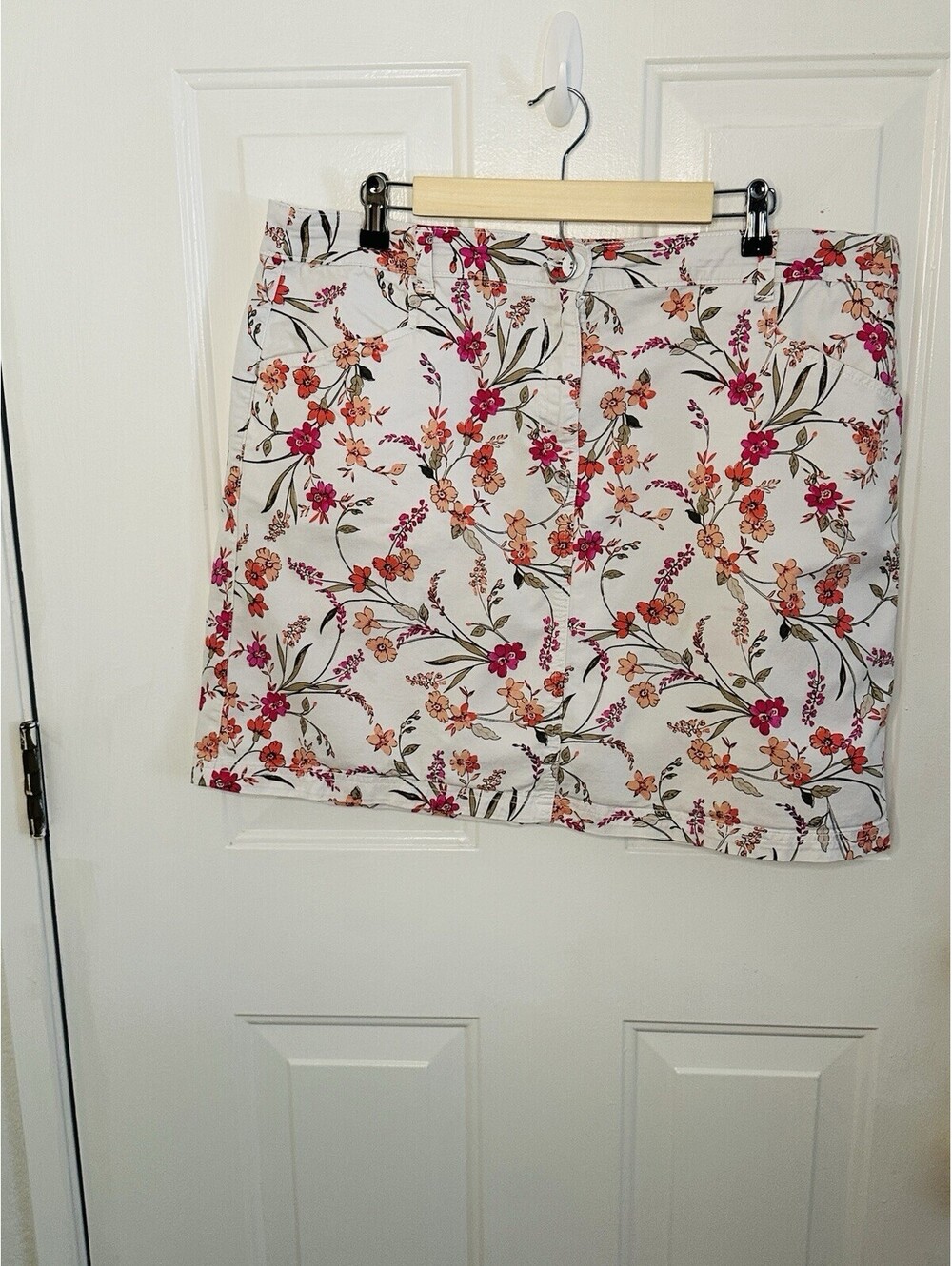 Karen Scott White Floral Denim Straight Skort Button Pockets Stretch 16